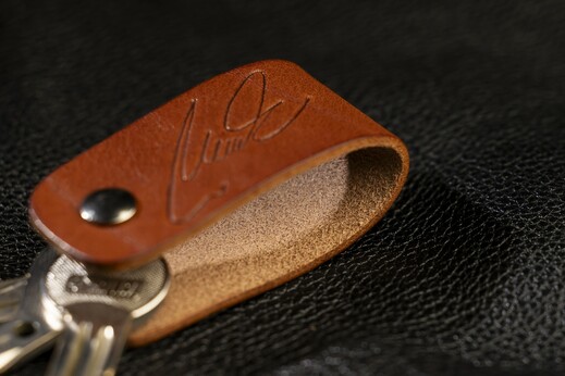 Kožená klíčenka - Brašnářství Nosek Liberec - detail hrany