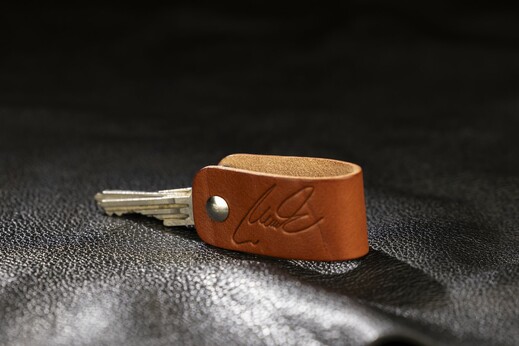 Kožená klíčenka - Brašnářství Nosek Liberec - detail loga