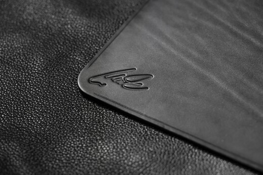 Kožená podložka - Brašnářství Nosek Liberec - detail loga