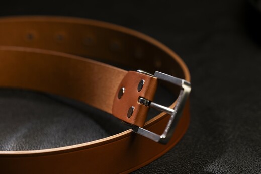 Kožený pánský opasek - Brašnářství Nosek Liberec - detail uchycení