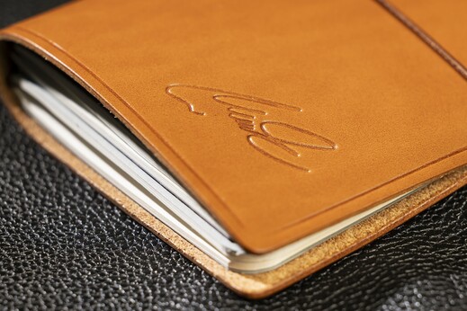 Kožený zápisník - Brašnářství Nosek Liberec - detail loga