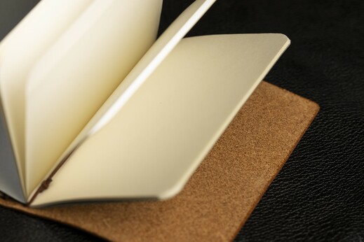 Kožený zápisník - Brašnářství Nosek Liberec - detail sešitu